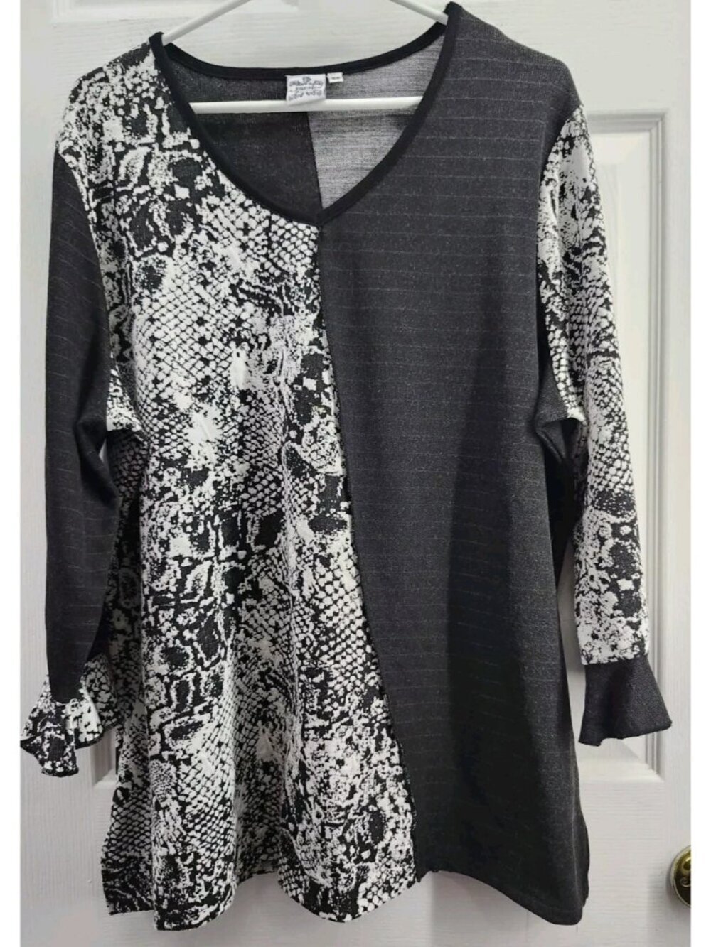 Parsley And Sage 2X Mixed Media Boho Snake Patterned Tunic Black/White